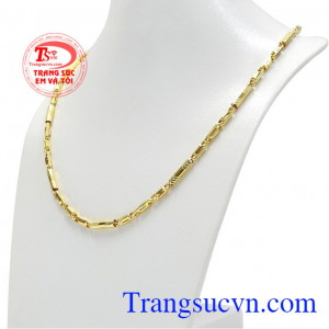 Ngày nay, trang sức không chỉ là món đồ trang sức dành riêng cho nữ giới. Dây chuyền vàng thành đạt
