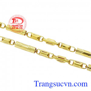 Với đàn ông, trang sức giúp họ thể hiện được cá tính, bản lĩnh và đẳng cấp. Dây chuyền vàng thành đạt