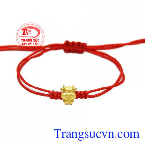 Dây tết charm vàng ta tuổi Sửu dành cho bé mang đến may mắn đến cho bé yêu.