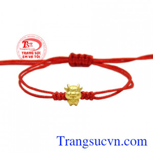 Người ta tin rằng, khi đeo charm vàng ta theo tuổi của các bé sẽ giúp giải trừ tà khí mang đến điềm lành.