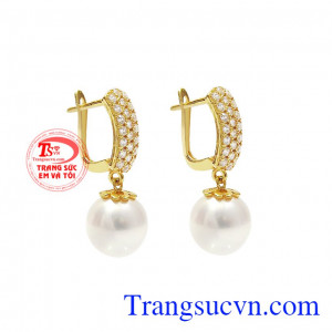 Hoa tai ngọc trai sang trọng là sản phẩm đang được rất nhiều chị em phụ nữ yêu thích. 