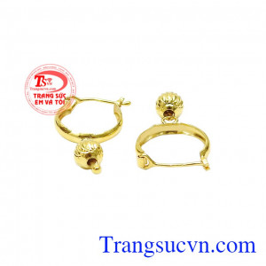 Đúng như tên gọi, đôi hoa tai được thiết kế nhỏ nhắn, dễ thương. Hoa tai nhỏ đáng yêu