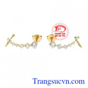 Đôi hoa tai này phù hợp cho những cô nàng yêu thích phong cách cá tính.