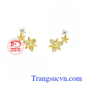 Hoa tai nữ trang nhã kiểu dáng độc đáo và mới lạ mang đến vẻ duyên dáng đến cho người đeo.