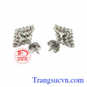 Phong cách sang trọng, tinh tế mang tới cho phái đẹp đôi hoa tai hoàn mỹ. Hoa tai sapphire ấn tượng