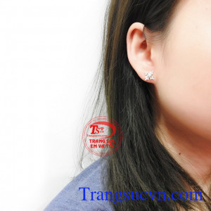 Sản phẩm là gợi ý tuyệt vời để làm quà tặng tới phái đẹp. Hoa tai vàng tây tỏa sáng