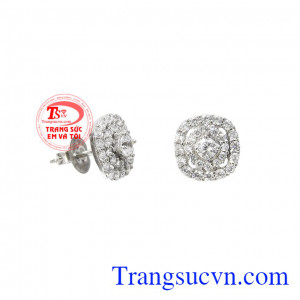 Thiết kế và chế tác theo phong cách trẻ trung, nữ tính và tinh tế. Hoa tai vàng trắng xinh đẹp