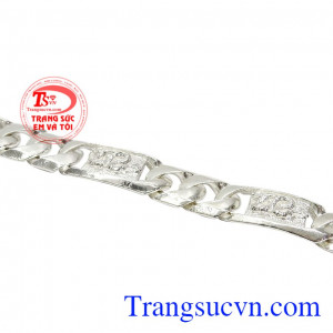 Sản phẩm chế tác từ bạc 92.5 đảm bảo chất lượng. Lắc bạc bản lĩnh phái mạnh