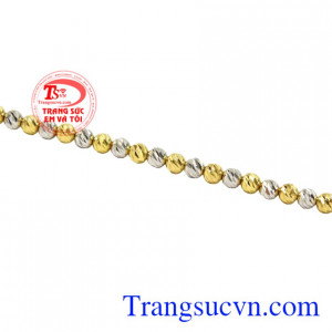 Chiếc lắc tay này tôn lên vẻ thanh lịch và nhã nhặn cho phái đẹp, giúp phái đẹp tự tin thể hiện cá tính.