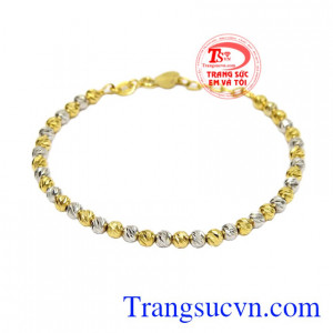 Lắc tay bi trang nhã được chế tác theo công nghệ hiện đại, bắt mắt và sáng bóng.