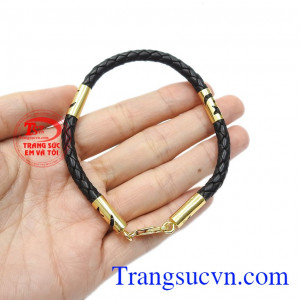 Sản phẩm có thể làm quà tặng cho người thân hoặc bạn bè. Lắc tay da bọc vàng nam tính