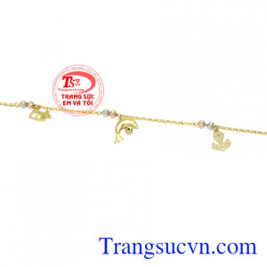 Nếu bạn là một cô gái yêu thích phong cách đáng yêu, nữ tính thì chiếc lắc tay này sẽ là sự lựa chọn hoàn hảo dành cho bạn.
