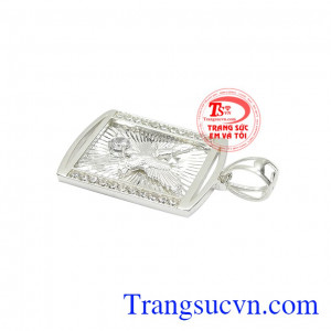 Sản phẩm là món quà ý nghĩa dành tặng cho người thân hoặc bạn bè. Mặt dây bạc nam đại bàng