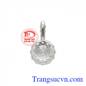 Mặt dây bạc nữ thuần khiết mang đến vẻ đẹp trang nhã, tinh tế cho người dùng.
