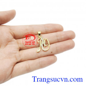Trang sức Em và Tôi nhận đặt chế tác theo yêu cầu. Mặt dây chữ AO gắn kim cương