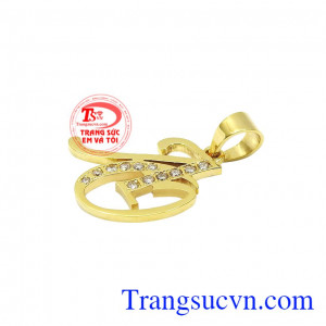 Mặt dây chữ không chỉ phù hợp cho những bạn cá tính mà còn phù hợp để làm vật kỉ niệm tình yêu đôi lứa. Mặt dây chữ AO gắn kim cương