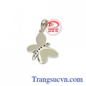 Trong phong thủy, hồ điệp giúp gia chủ thêm nhiều may mắn về tình duyên, sự nghiệp và hướng đến những điều tốt đẹp.