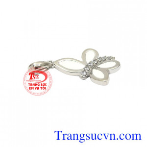 Hồ điệp là loài vật biểu tượng cho sự tự do, phóng khoáng.