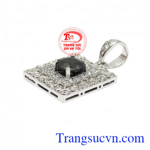 Mặt dây sapphire ấn tượng nhận chế tác theo yêu cầu.
