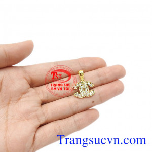 Sản phẩm bảo hành uy tín, giao hàng toàn quốc. Mặt dây vàng ấn tượng