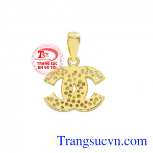 Mặt dây vàng ấn tượng với kiểu dáng thời trang, trẻ trung và cá tính. 