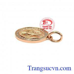 Với thiết kế tinh xảo, chế tác theo công nghệ hiện đại mang đến chiếc mặt dây hoàn hảo. Mặt dây vàng hồng Đức mẹ đẹp