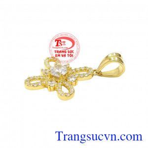 Sản phẩm với phong cách trẻ trung, hợp thời trang, được phái đẹp yêu thích và lựa chọn. Mặt dây vàng yêu kiều