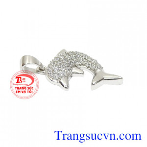 Ngoài ra, cá heo còn tượng trưng cho tình bạn, hữu nghị, hòa bình.