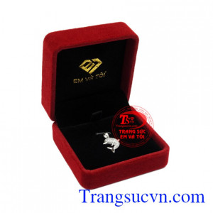 Mặt nữ vàng trắng cá heo