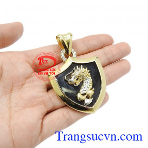 Mặt dây khiên vàng được rất nhiều khách hàng yêu thích và lựa chọn.