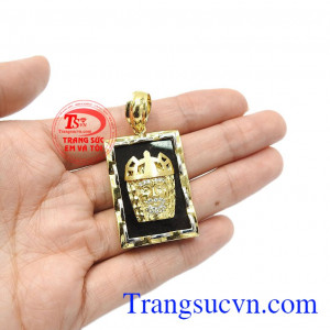 Sản phẩm giúp người dùng thể hiện được cá tính và bản lĩnh. Mặt vàng nam vương quyền