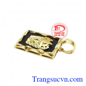 Nổi bật với thiết kế tinh xảo, các chi tiết được chế tác cách tỉ mỉ mang đến chiếc mặt dây hoàn hảo cho nam giới. Mặt vàng nam vương quyền