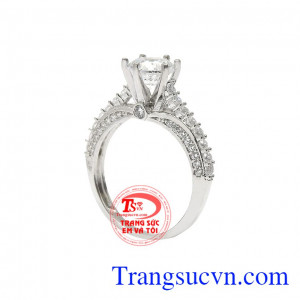 Nhẫn bạc nữ kiêu sa được chế tác theo công nghệ hiện đại, sang trọng và cá tính.