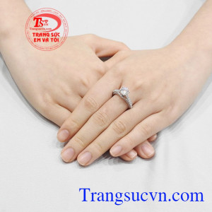 Sản phẩm phù hợp làm quà tặng cho người phụ nữ mà bạn yêu thương. Nhẫn bạc nữ kiêu sa
