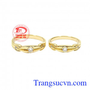 Sự hòa hợp ăn ý giữa vợ chồng với nhau sẽ tạo nên sức mạnh giúp vượt qua những khó khăn trong cuộc sống. Nhẫn cưới tâm đầu ý hợp