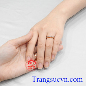 Nhẫn cưới vàng hồng bền chặt