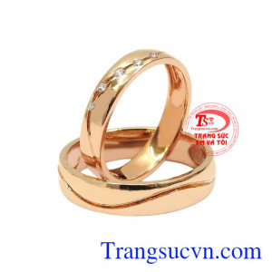 Nhẫn cưới là sự kết nối giữa các cặp đôi yêu nhau và mong muốn sống bên nhau trọn đời.