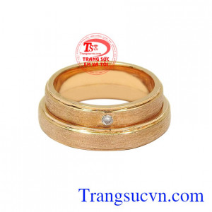 Hôn nhân là sự tượng trưng cho trách nhiệm, nghĩa vụ theo một cách tình nguyện, nó còn là biểu tượng của niềm hạnh phúc, lòng chung thủy sắc son của các cặp đôi.