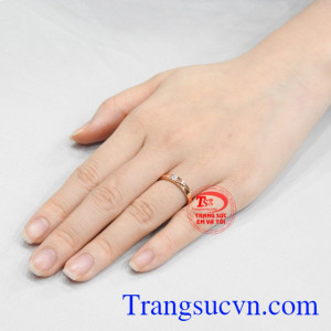 Nhẫn cưới vàng hồng tình yêu