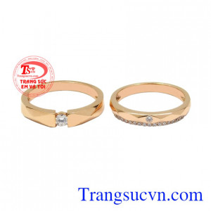 Cặp nhẫn cưới không chỉ là kỉ vật ghi dấu sự khởi đầu hoàn hảo cho cuộc sống lứa đôi.