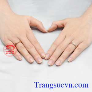 Nhẫn cưới vàng hồng viên mãn