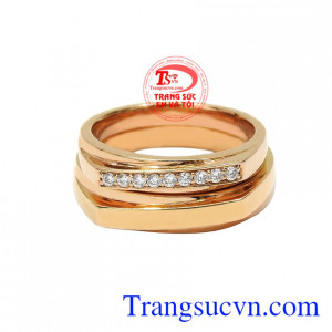 Chiếc nhẫn cưới này sẽ là kỷ vật minh chứng cho niềm hạnh phúc, lòng chung thủy sắc son của đôi lứa.