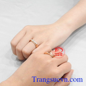 Nhẫn cưới vàng hồng yêu thương