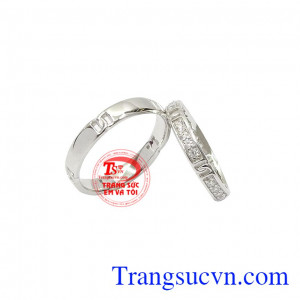 Đây là minh chứng cho tình yêu, sự chung thủy và lời hứa bên nhau trọn đời dành cho nhau. Nhẫn cưới vàng trắng ngọt ngào