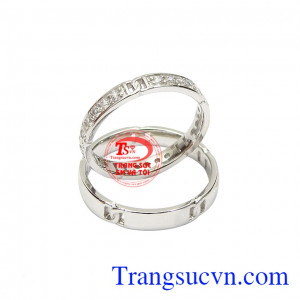 Nhẫn cưới không chỉ có theo truyền thống, theo xu hướng mà còn là vật gắn kết hai người trở nên một. Nhẫn cưới vàng trắng ngọt ngào