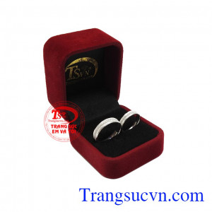 Sản phẩm nhận đặt chế tác theo yêu cầu, giao hàng toàn quốc, khắc chữ miễn phí. Nhẫn cưới vàng trắng thời trang