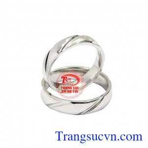 Đôi nhẫn cưới này sẽ giúp gắn kết tình yêu của hai người và còn tượng trưng cho lòng chung thủy, hạnh phúc viên mãn. Nhẫn cưới vàng trắng viên mãn