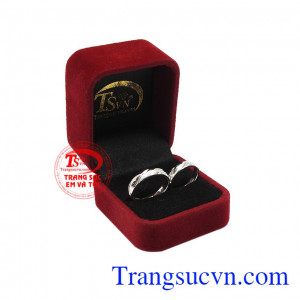 Nhẫn cưới vàng trắng viên mãn giao hàng trên toàn quốc.