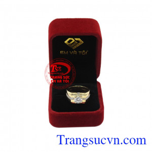 Với chiếc nhẫn này, người dùng dễ dàng kết hợp cùng các trang phục. Nhẫn nam phong độ vàng tây