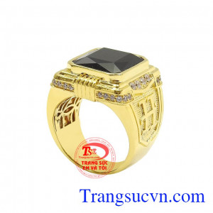 Nhẫn nam saphir quyền lực được thiết kế nam tính, mạnh mẽ. 